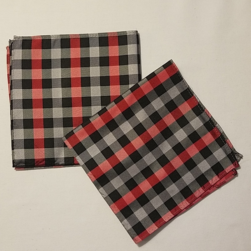 NWT 100% Silk Van Heusen Plaid Pocket Square (ONE)